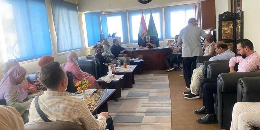 بالبلدي: وكيل
      "صحة
      الفيوم"
      يعقد
      اجتماعًا
      موسعًا
      لمتابعة
      سياسات
      مكافحة
      العدوى
      بمستشفى
      إطسا
      المركزي