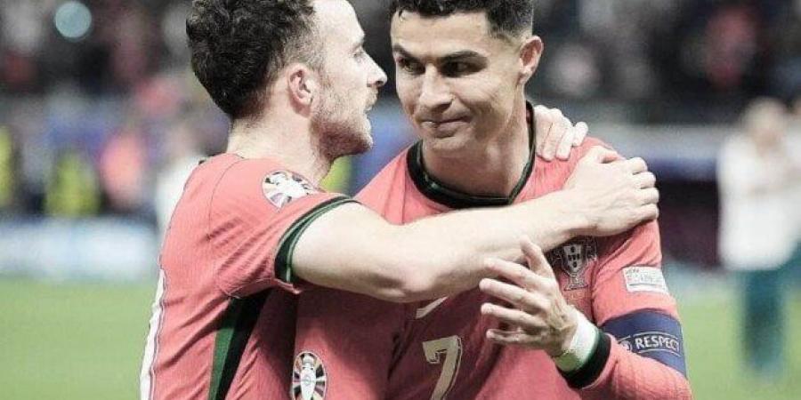 بالبلدي : كريستيانو
      رونالدو
      ينعي
      ديوجو
      جوتا
      بكلمات
      مؤثرة..
      أمر
      لا
      يصدق