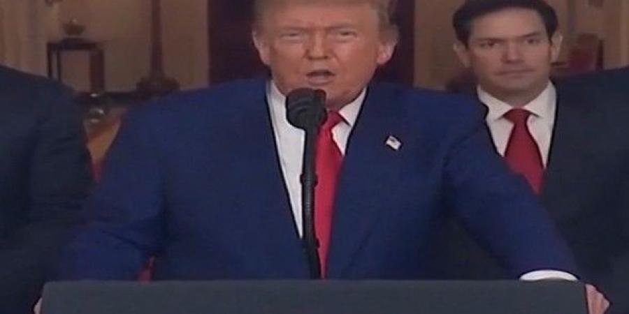 بالبلدي: ترامب
      يلمّح
      أن
      طهران
      ترغب
      في
      التفاوض
      ومستعد
      إلى
      إمكانية
      لقاء
      ممثلين
      عن
      إيران
      "إذا
      لزم
      الأمر"