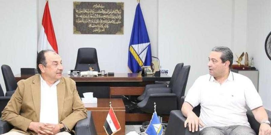 بالبلدي : وزير
      قطاع
      الأعمال
      يلتقي
      محافظ
      دمياط
      في
      مستهل
      زيارته
      للمحافظة
      لتفقد
      عدد
      من
      المنشآت
      الصناعية
      والفندقية
      التابعة