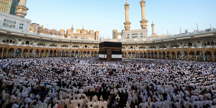 بالبلدي: إمام الحرم يشعل تفاعلا بفيديو يرصد تأثره خلال الدعاء للفلسطينيين بأول خطبة جمعة بالعام الهجري الجديد
