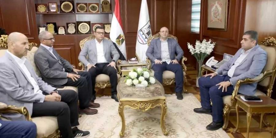 محافظ
      بني
      سويف
      يستقبل
      وزير
      الإسكان
      والمرافق
      في
      بداية
      زيارته
      للمحافظة