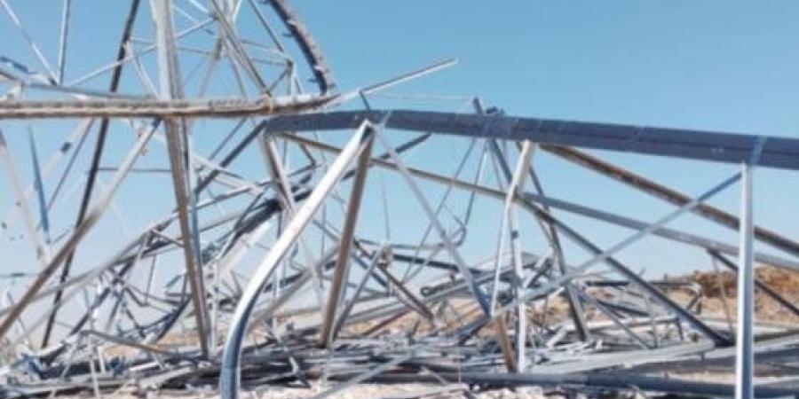 بالبلدي: إصابة
      4
      سقط
      عليهم
      برج
      كهرباء
      تحت
      الإنشاء
      شرق
      بعرب
      الشط
      في
      السويس
      –
      القاهرة
      تايمز