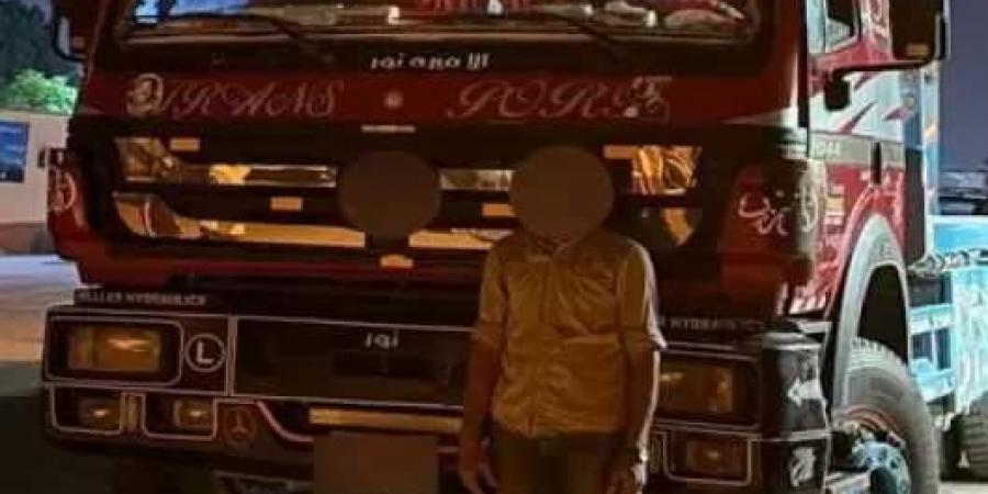 ضبط
      قائد
      سيارة
      ”نقل
      ثقيل”
      للسير
      عكس
      الاتجاه
      بالشرقية