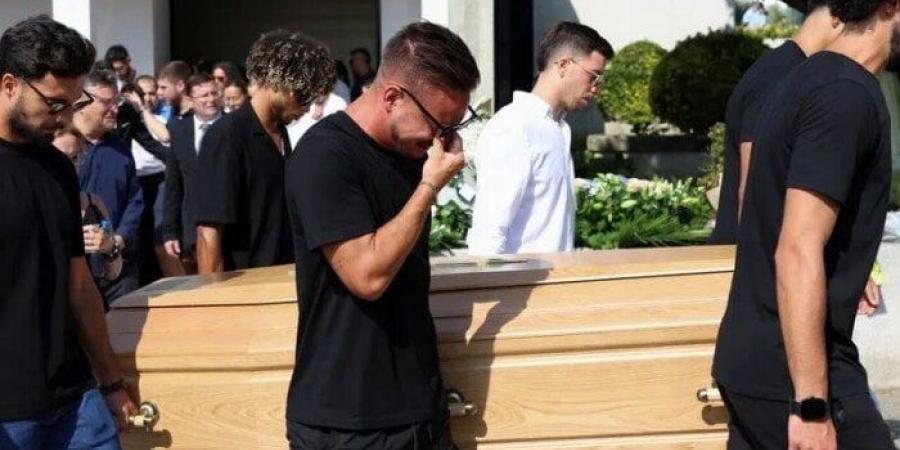 بالبلدي : «حُفر
      وسرعات
      وغزلان
      وذئاب»..
      ما
      لا
      تعرفه
      عن
      طريق
      الموت
      «A-52»
      خاطف
      حياة
      جوتا