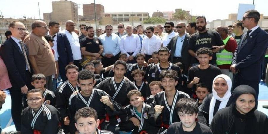بالبلدي: وزير
      الشباب
      ومحافظ
      القاهرة
      يفتتحان
      عدداً
      من
      المنشآت
      الرياضية
      الجديدة
      بالساحل