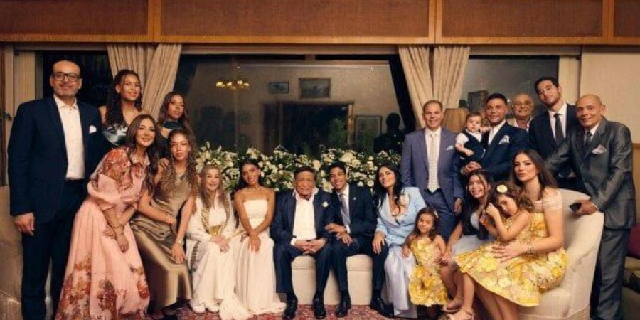 بالبلدي : عاجل
      |
      أول
      ظهور
      حقيقي
      للزعيم
      عادل
      إمام
      بحفل
      زفاف
      حفيده..
      و«الجمهور»
      يتفاعل:
      ربنا
      يديله
      الصحة