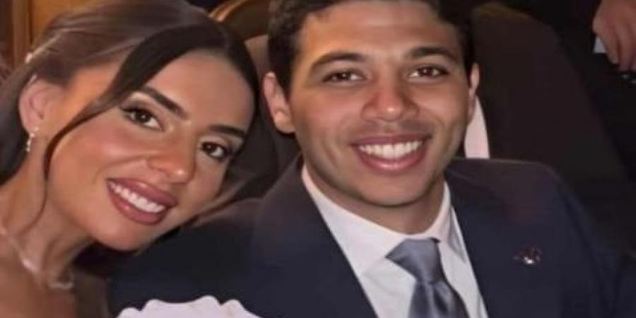 بالبلدي: «بجوز
      ابني
      »..
      نجل
      الزعيم
      عادل
      إمام
      يحتفل
      بزفاف
      ابنه
      على
      طريقة
      والده
      قبل
      27
      عاما
      «فيديو»
