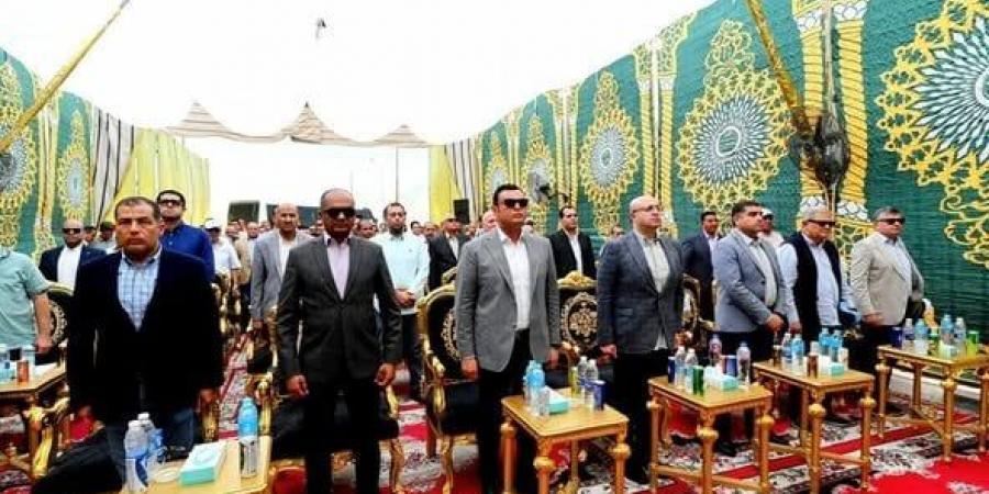 بالبلدي: وزير
      الإسكان
      ومحافظ
      بني
      سويف
      يتابعان
      سير
      العمل
      بمنظومتي
      مياه
      الشرب
      والصرف
      الصحي
      بالمحافظة