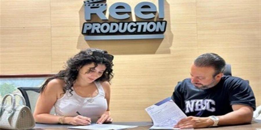 بالبلدي : «بعد
      نجاحها
      بمسلسل
      مملكة
      الحرير»..
      السورية
      سارة
      بركة
      تتعاقد
      على
      عمل
      فني
      جديد