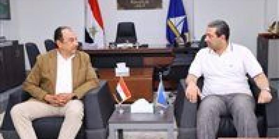 بالبلدي: محافظ
      دمياط
      يستقبل
      وزير
      قطاع
      الأعمال
      في
      مستهل
      زيارته