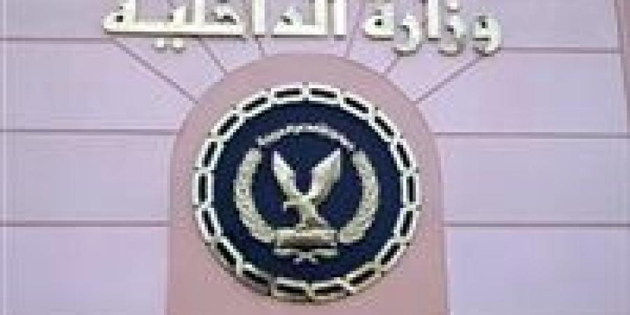 بالبلدي: ملابسات
      فيديو
      تضمن
      سير
      سيارة
      أجرة
      برعونة
      وتلويح
      أحد
      مستقليها
      بسلاح
      أبيض