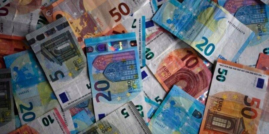 بالبلدي : سعر
      اليورو
      اليوم
      السبت
      5
      يوليو
      2025
      في
      البنوك