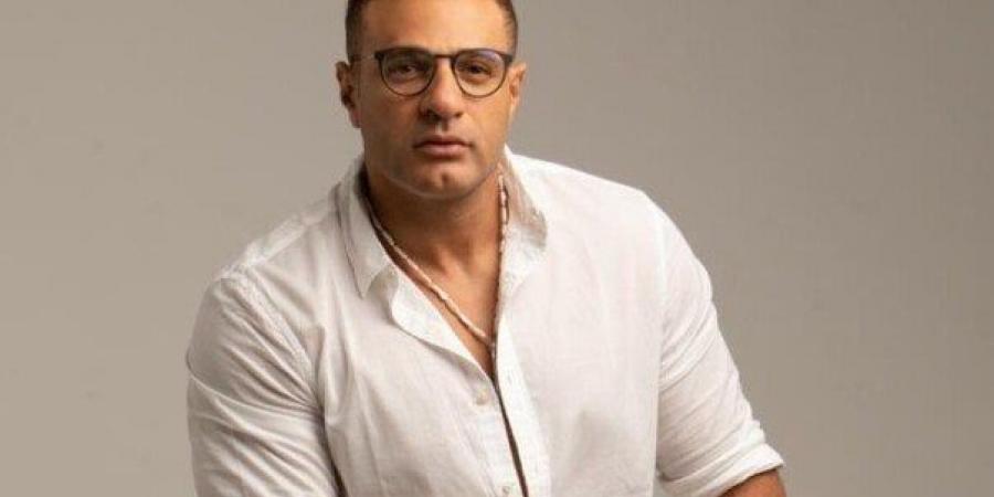 بالبلدي : وريني..
      محمد
      نور
      يكشف
      تفاصيل
      ألبومه
      الجديد
      لـ
      موسم
      الصيف
      |
      فيديو