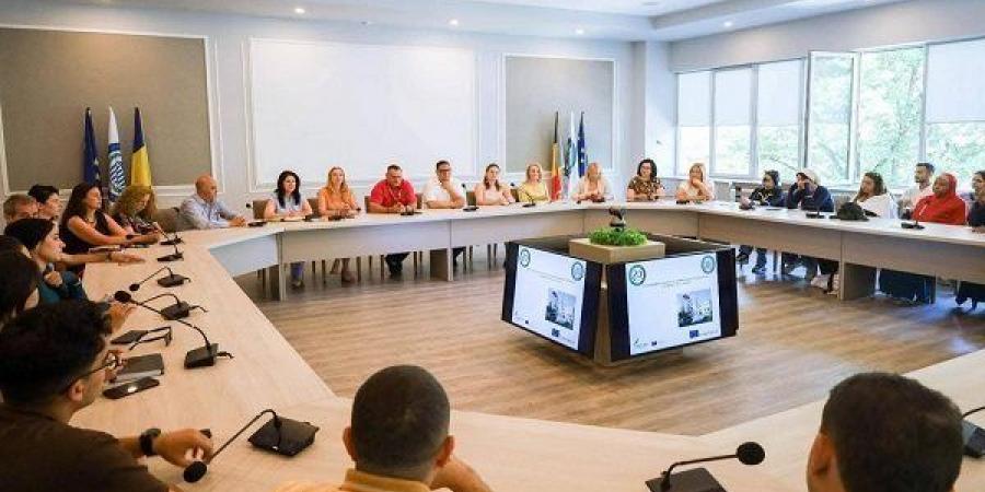 بالبلدي: طلاب
      جامعة
      الأقصر
      الأهلية
      يختتمون
      تدريبًا
      دوليًا
      بجامعة
      مايكل
      الأول