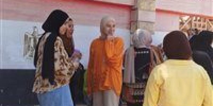 بالبلدي: اليوم..
      9
      آلاف
      666
      طالبا
      وطالبة
      في
      الثانوية
      العامة
      شعبة
      علمي
      رياضة
      بالدقهلية
      يؤدوا
      امتحان
      الرياضه
      البحته