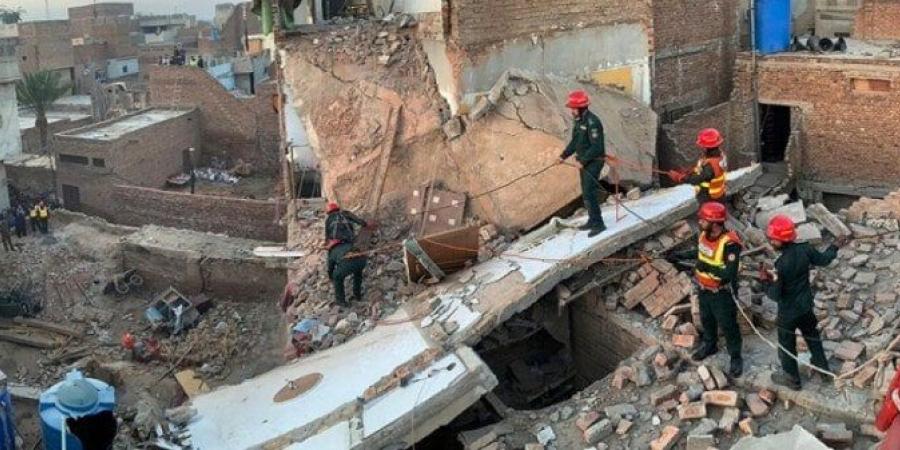 بالبلدي: باكستان:
      ارتفاع
      حصيلة
      ضحايا
      انهيار
      مبنى
      سكني
      في
      كراتشي
      إلى
      27
      قتيلا