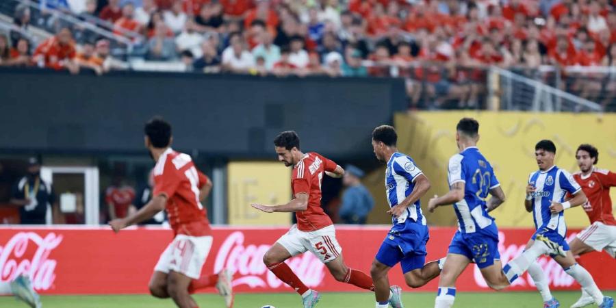 بالبلدي: كاف
      يوجه
      لطمة
      قوية
      إلى
      بيراميدز
      في
      ظهور
      الأهلي..
      اشتعلت