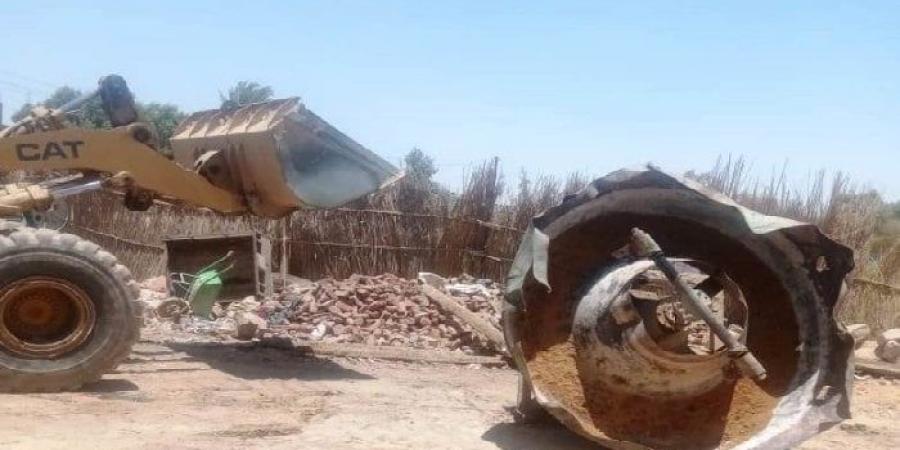 بالبلدي: أسوان
      تبدأ
      في
      رفع
      كفاءة
      25
      كم
      بالطريق
      الصحراوي
      لضمان
      سلامة
      المواطنين