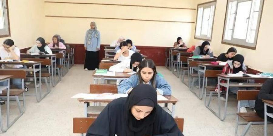 بالبلدي: تفاصيل
      امتحانات
      الثانوية
      العامة
      2025
      بنظاميها
      وخريطة
      الأسئلة