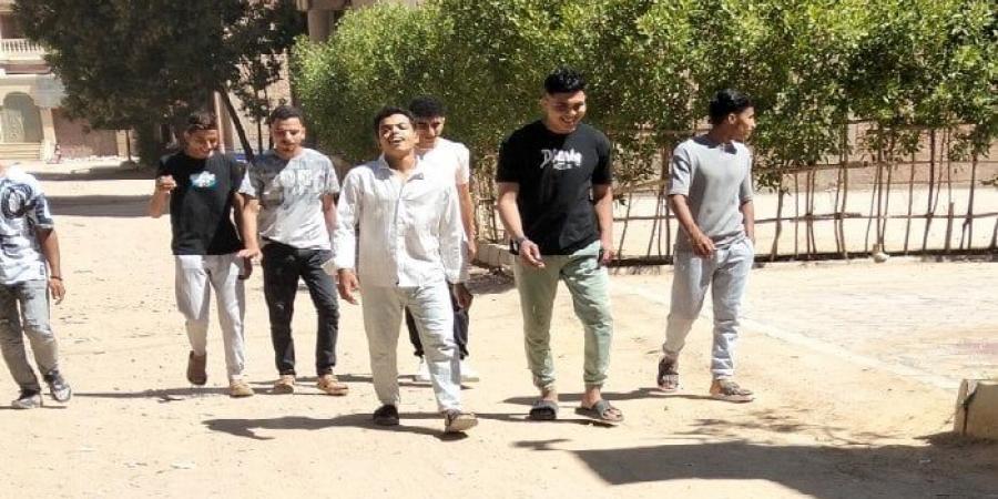 بالبلدي : امتحان
      الجغرافيا
      جاء
      سهلاً..
      ارتياح
      بين
      طلاب
      الثانوية
      الأزهرية
      بالفيوم