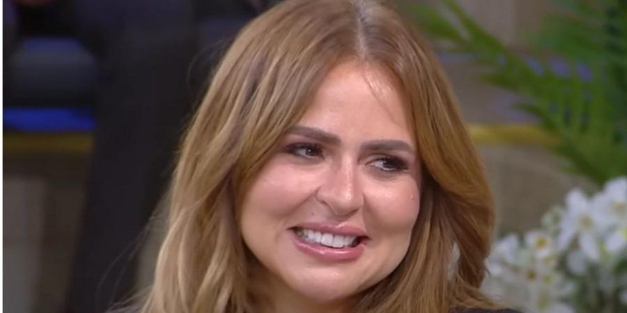 بالبلدي: أول
      تعليق
      من
      الفنانة
      الدنماركية
      على
      واقعة
      اتهام
      مها
      الصغير
      بسرقة
      لوحتها
      الفنية