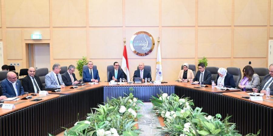 بالبلدي : وزير
      الصناعة
      والنقل
      يستعرض
      مع
      مصنعي
      السيارات
      التعديلات
      الجديدة
      في
      البرنامج
      الوطني
      لتنمية
      صناعة
      السيارات