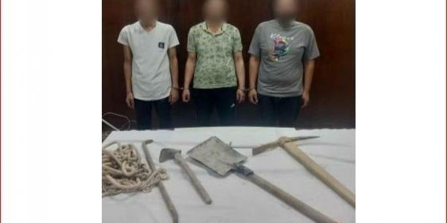 بالبلدي : الداخلية
      تضبط
      3
      أشخاص
      لتنقيبهم
      عن
      الآثار
      بالقاهرة