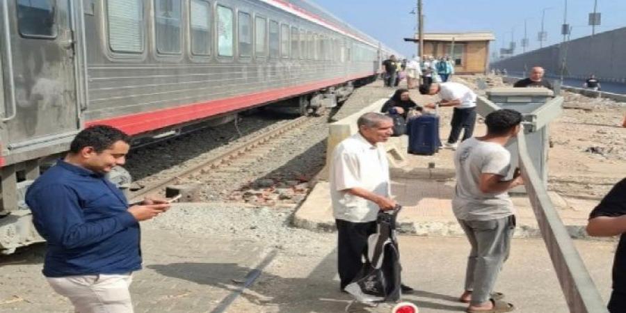 بالبلدي : بيان
      من
      هيئة
      السكة
      الحديد
      حول
      تعطل
      قطار
      906
      وخروج
      عربة
      عن
      القضبان
      بين
      قويسنا
      وبنها