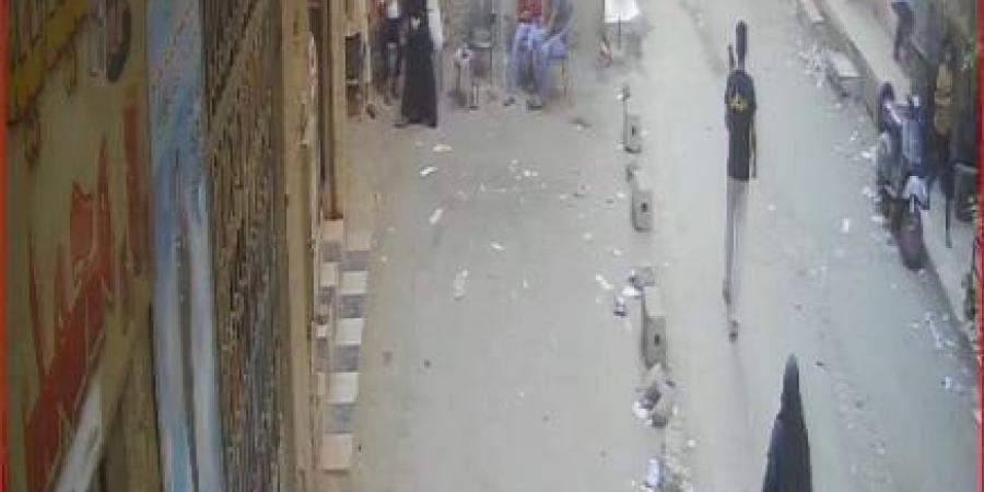 بالبلدي: «خناقة
      المولوتوف
      مشهد
      متكرر»..
      الأمن
      يفحص
      فيديوهات
      «بلطجي»
      البساتين