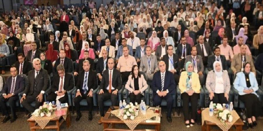 بالبلدي: محافظ
      البحيرة
      ورئيس
      جامعة
      دمنهور
      يفتتحان
      الملتقى
      التوظيفي
      الثاني
      لكلية
      الطب
      البيطري