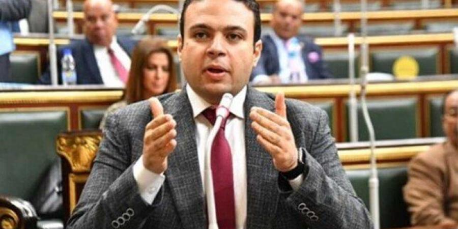 بالبلدي : «الرقاصة
      تيجي
      هنا
      تتشهر»..
      عبارة
      تفجر
      جدلا
      واسعا
      بـ
      النواب
      (تفاصيل)