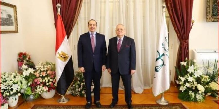 بالبلدي : رئيس
      مجلس
      الدولة
      يستقبل
      وزير
      الشئون
      النيابية
      والقانونية
      لتقديم
      التهنئة