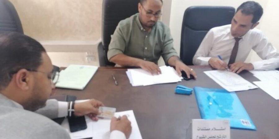 بالبلدي : 3
      مرشحين
      حتى
      الآن..
      لجنة
      تلقي
      طلبات
      الترشح
      للشيوخ
      بالبحر
      الأحمر
      تواصل
      عملها