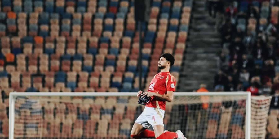 بالبلدي: الأهلي
      وقصة
      أحمد
      حجازي
      وتوفيق
      محمد..
      ورد
      جديد
      من
      الريان
      القطري
      بشأن
      وسام