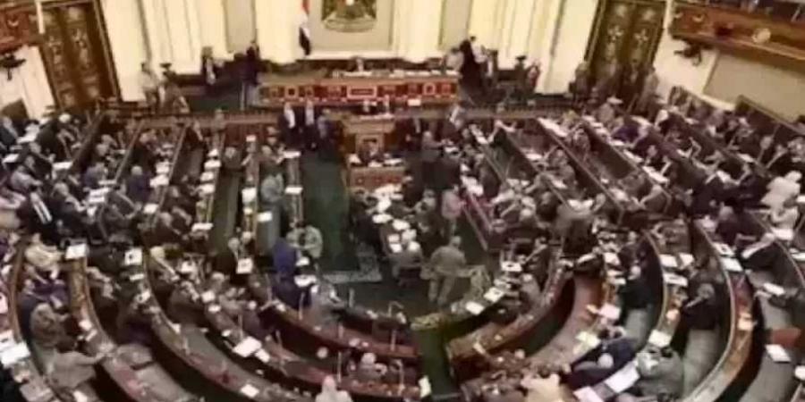 رئيس
      صناعة
      النواب
      يستعرض
      تقرير
      قانون
      لاستلغل
      الذهب
      في
      قطاع
      السكري