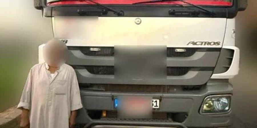 بالبلدي : كشف
      ملابسات
      مقطع
      فيديو
      تضمن
      قيام
      قائد
      سيارة
      ”نقل
      ثقيل”
      بالسير
      عكس
      الإتجاه
      بأحد
      الطرق
      بالدقهلية