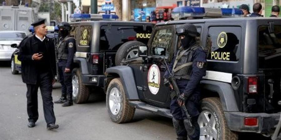 بالبلدي: حشيش
      وبنادق
      وشابو”..
      حملة
      أمنية
      مكبرة
      بأسوان
      تطيح
      بتجار
      المخدرات
      والسلاح
      –
      القاهرة
      تايمز