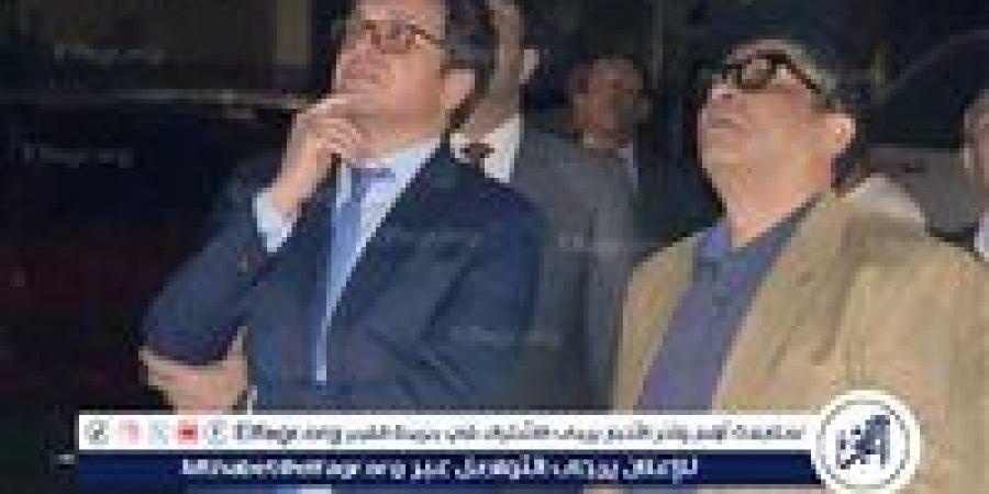 بالبلدي: وزير
      الثقافة
      يتفقد
      معهد
      الموسيقى
      العربية
      بعد
      حريق
      "سنترال
      رمسيس":
      المبنى
      آمن
      والعاملون
      بخير
