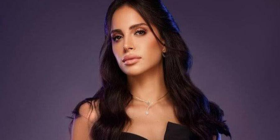 بالبلدي: بـ
      «فستان
      زفاف»..
      آمال
      ماهر
      تحير
      جمهورها
      على
      السوشيال
      ميديا
      |
      صورة