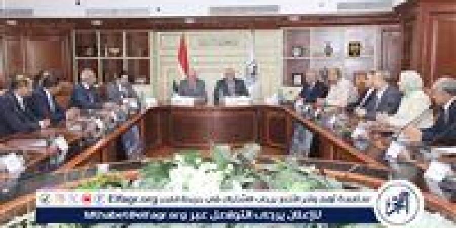 بالبلدي: بحضور
      مستشار
      رئيس
      الجمهورية..
      اجتماع
      تنسيقي
      لدفع
      عجلة
      التنمية
      ببني
      سويف