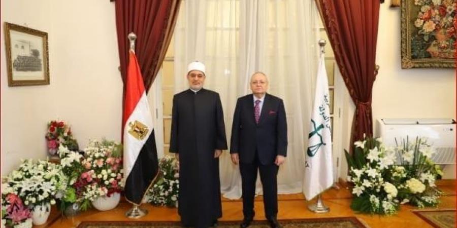بالبلدي : مفتي
      الجمهورية
      يهنئ
      رئيس
      مجلس
      الدولة
      بمنصبه
      الجديد