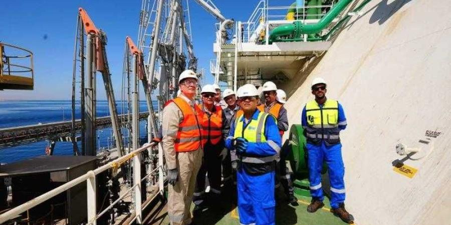 بالبلدي : وزير
      البترول
      والثروة
      المعدنية
      يتفقد
      سفينتي
      استقبال
      الغاز
      الطبيعي
      بالعين
      السخنة