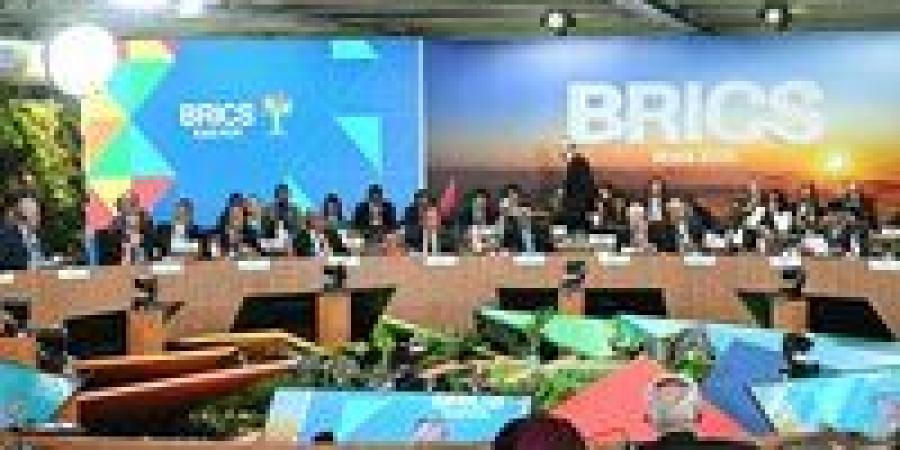 بالبلدي: رئيس
      الوزراء
      يلتقي
      رئيس
      جمهورية
      الأوروجواي..
      تفاصيل