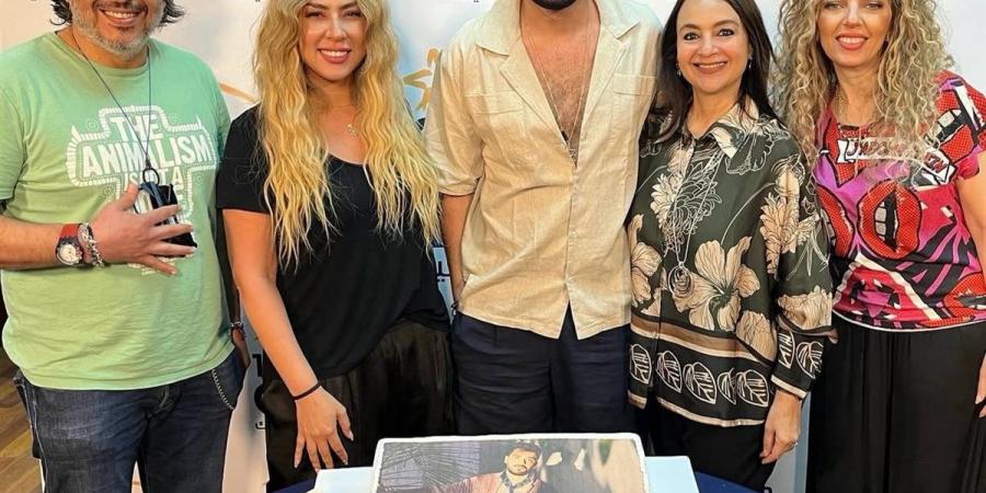 بالبلدي: رامي
      جمال
      يحتفل
      بصدور
      ألبومه
      الجديد
      "محسبتهاش"
      في
      "نجوم
      اف
      ام"