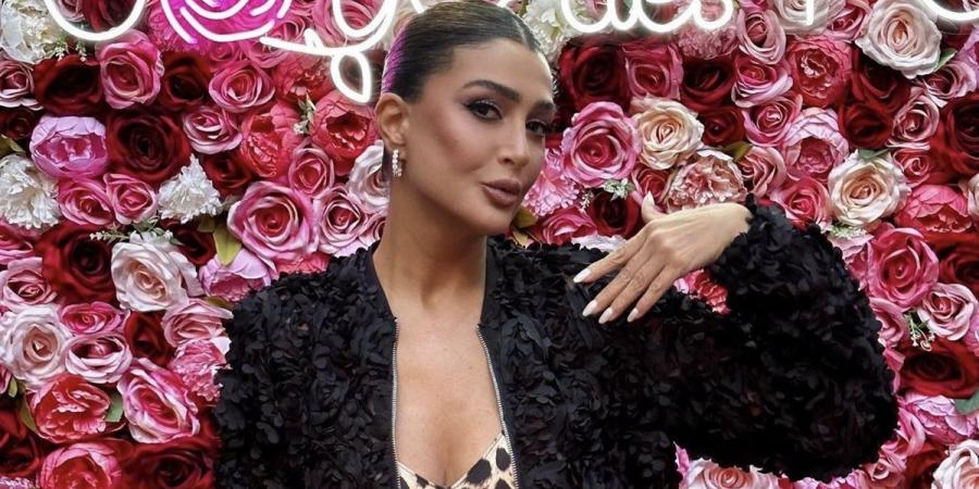 بالبلدي: في
      عيد
      ميلادها..
      غادة
      عبد
      الرازق
      رحلة
      25
      عامًا
      من
      الجرأة
      والتجدد
      الفني