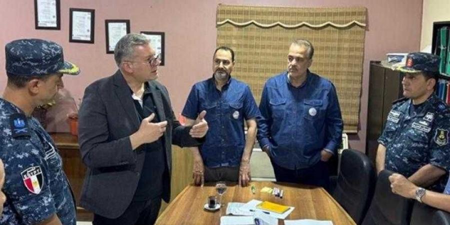 بالبلدي : وزير
      البترول
      يجري
      زيارة
      إلى
      غرفة
      العمليات
      بشركة
      ”أوسوكو”
      بجبل
      الزيت
      بخليج
      السويس
