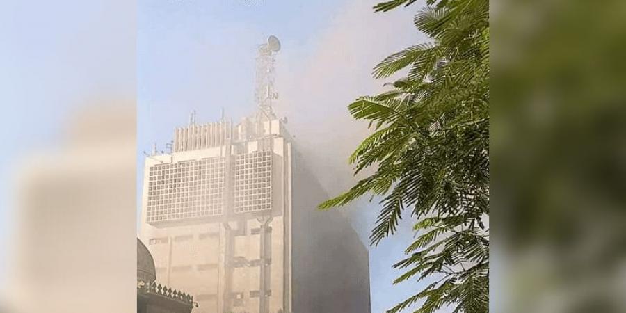 بالبلدي: عاجل-
      المصرية
      للاتصالات
      تخرج
      عن
      صمتها:
      حريق
      سنترال
      رمسيس
      فصل
      الخدمة
      عن
      الملايين..
      وقطع
      الكهرباء
      كان
      ضروريًا