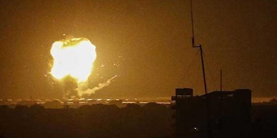 بالبلدي: هجوم
      بطائرات
      مسيرة
      وزوارق
      يستهدف
      سفينة
      قبالة
      الحديدة
      وإصابة
      وفقدان
      أفراد
      من
      الطاقم