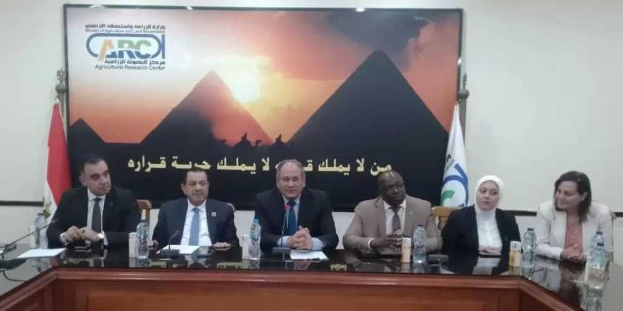 رئيس
      مركز
      البحوث
      الزراعية
      يستقبل
      وفد
      رفيع
      المستوى
      من
      دولة
      ناميبيا
      لتعزيز
      التعاون
      المشترك